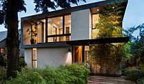 Maison Blanche avec des lumières