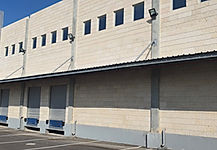 באזור התעשייה של ברקן - אריאל שבשומרון  מבנה  של  8000 מ"ר בנוי על מגרש של כ 10000 מ"ר ניתן לחלוקה לשני יחידות של כ 4000 מ"ר כל אחת - כניסה תחילת 2024