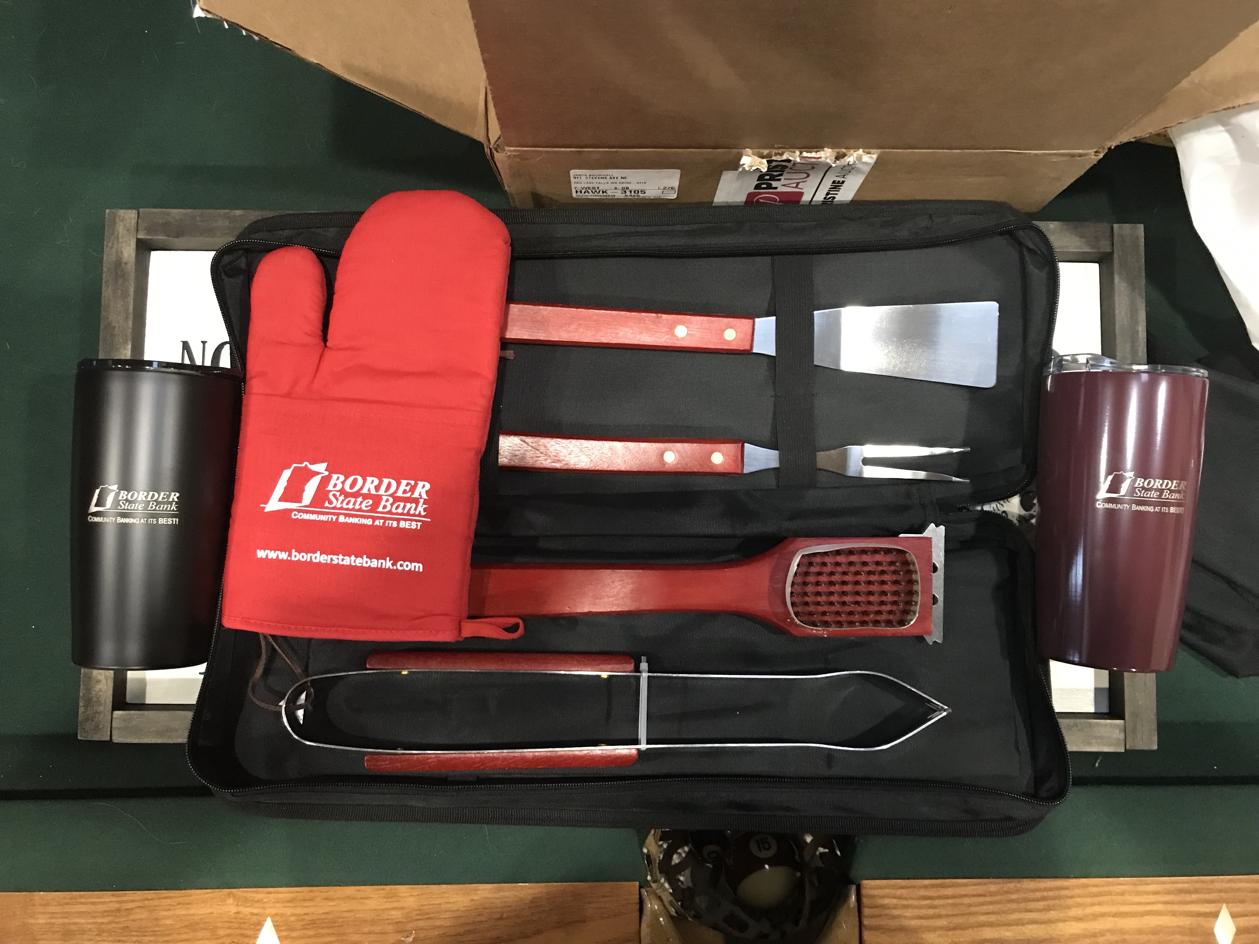 Grill Set/Travel Mugs/Oven Mitt