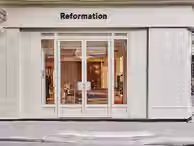 Reformation : la mode responsable peut aussi être une machine de croissance rentable