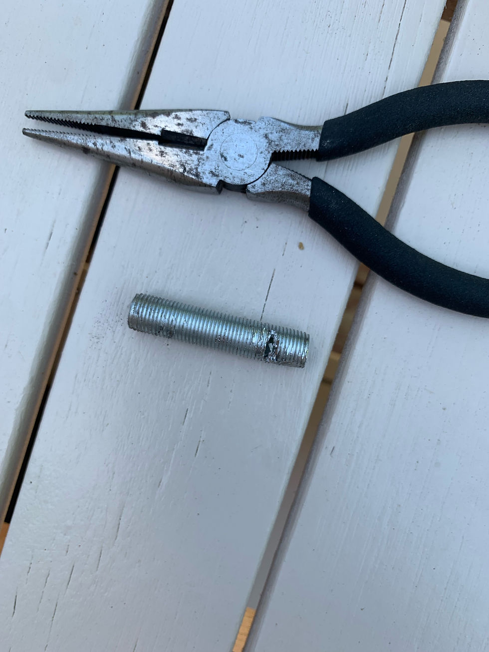 half sawed screw for light fixture