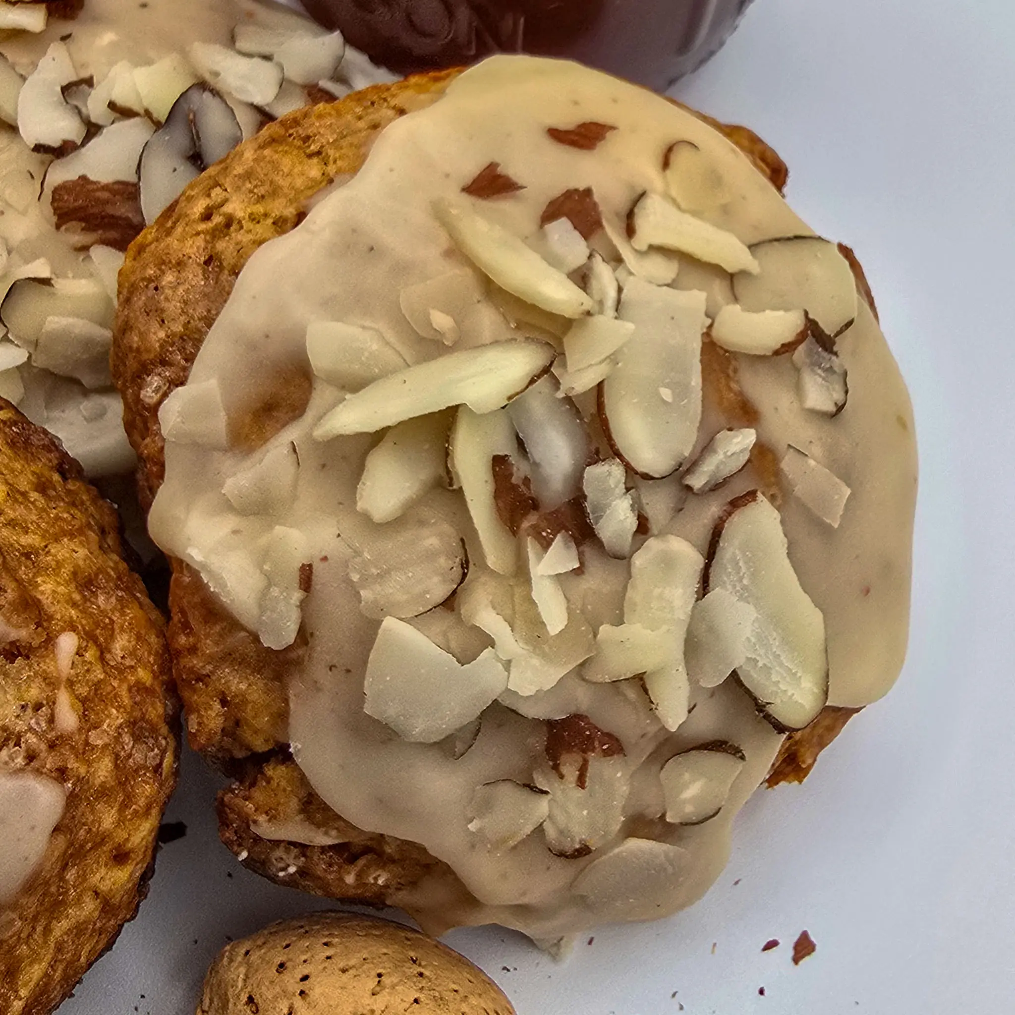 Almond scone made with spicy honey and amaretto