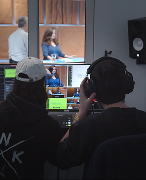 Video Live Regie mit Studio im Hintergrund