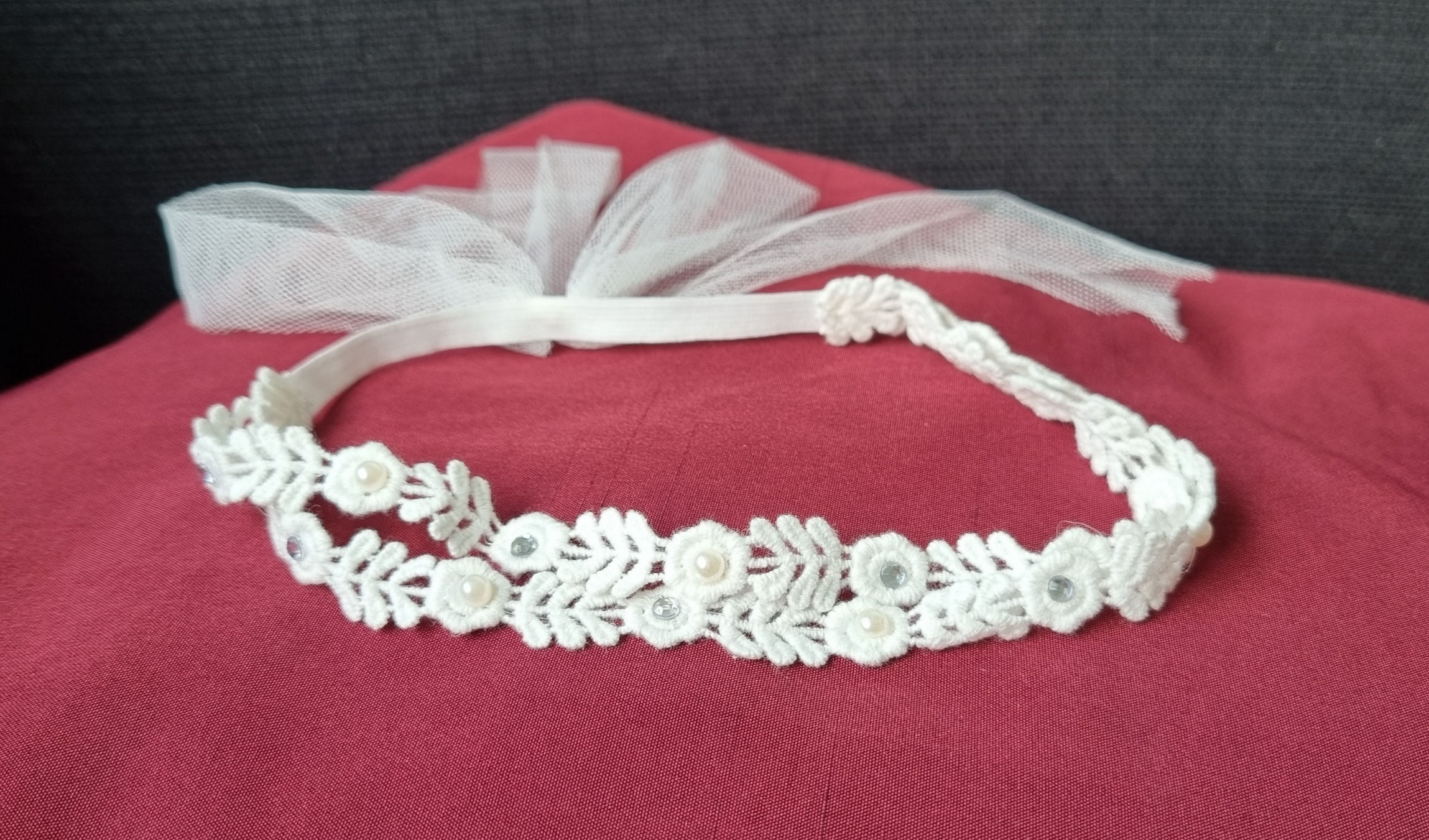 Stirnband mit kleinen Blumen