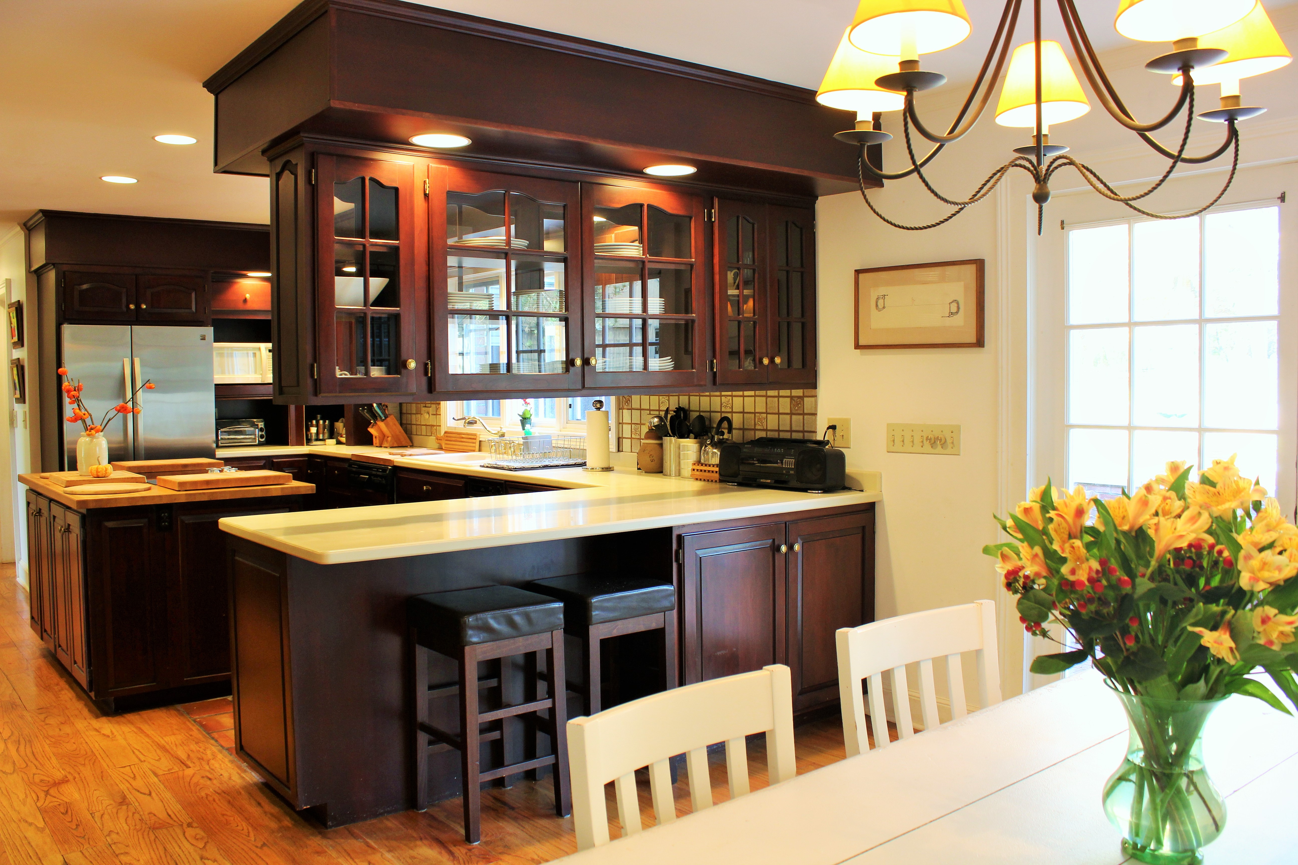 Eat-In Kitchen doors to patio & pool