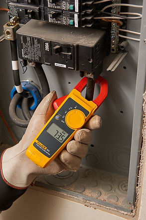 actual-use-of-Fluke-323-True-RMS-Clamp-Meter.jpeg