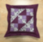 Thumbnail: Cojín - morado/blanco/flores