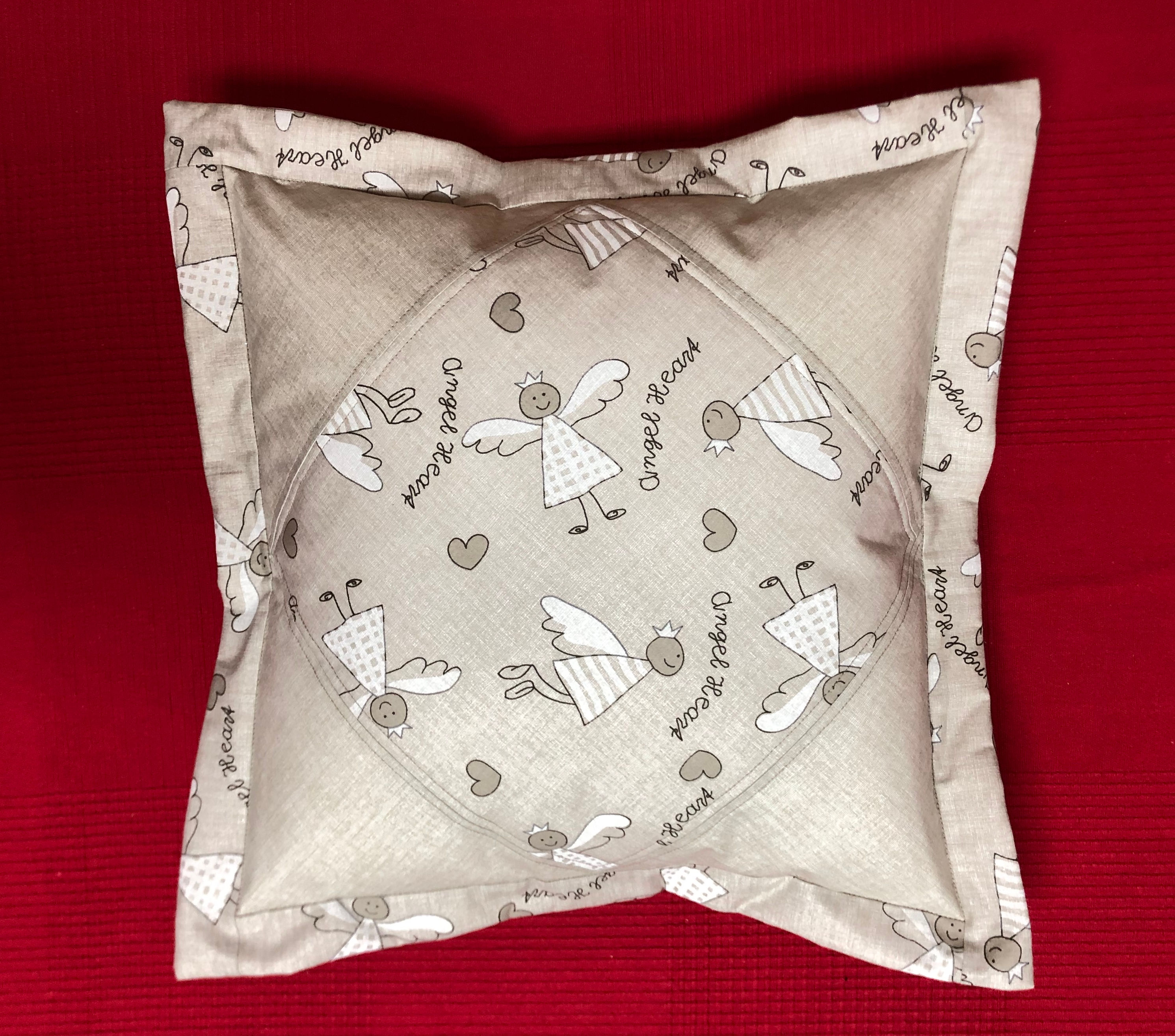 Cojín - beige con Angelitos