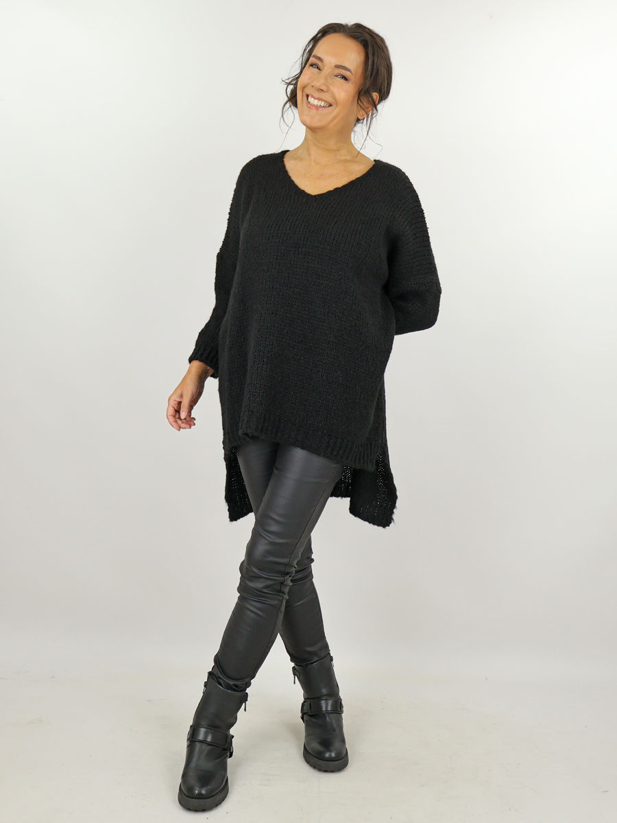 Zwarte wijde trui met V hals maatje meer dames webshop black just black