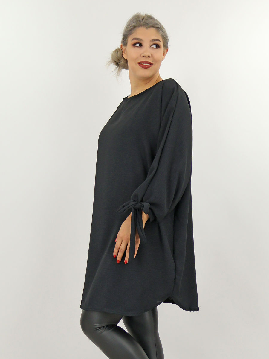 zwarte wijde blouse maatje meer met strikjes webshop black-just-black model Juno