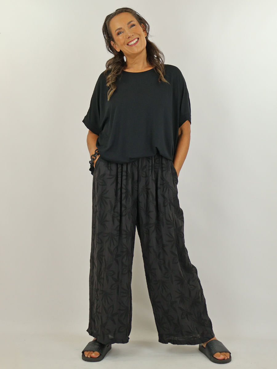 zwarte wijde broek met print maatje meer dames webshop black just black