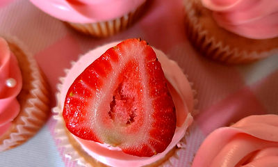 strabweyrrcupcake1_edited_edited.jpg