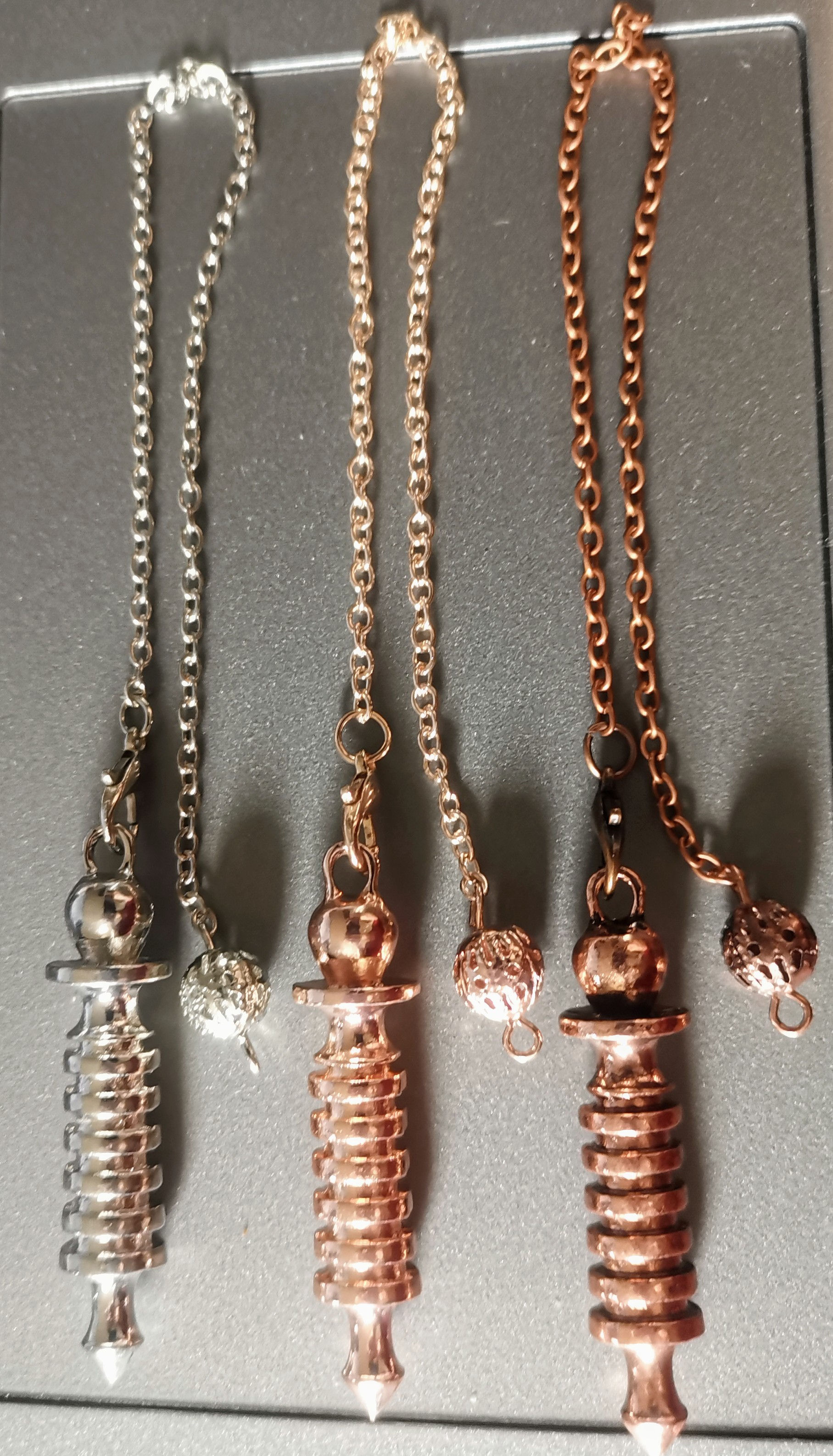 Pendule d'Isis en métal