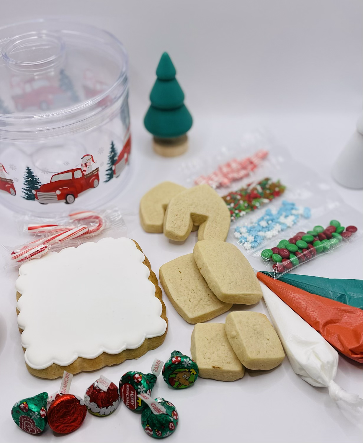 Mini Gingerbread House decorating kit
