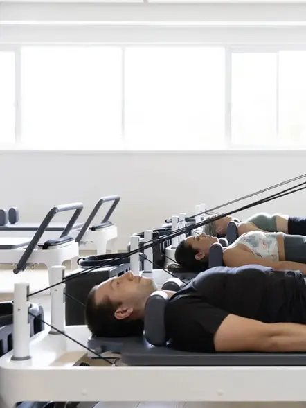 The beginner Pilates class at TAGE Tennis Academy is the perfect introduction for those who are new to this method and aim to build a strong foundation. The exercises in these classes will help you master the basic movements and principles of Pilates, as well as teach you how to properly control your body during the exercises. The teaching methodology is strongly inspired by how clinical Pilates is taught by physiotherapists.

This level is ideal for those who want to focus on injury prevention, improving posture, and developing proper technique. The basic class will also help you establish a foundation for more advanced levels of Pilates and other sports or physical exercises.