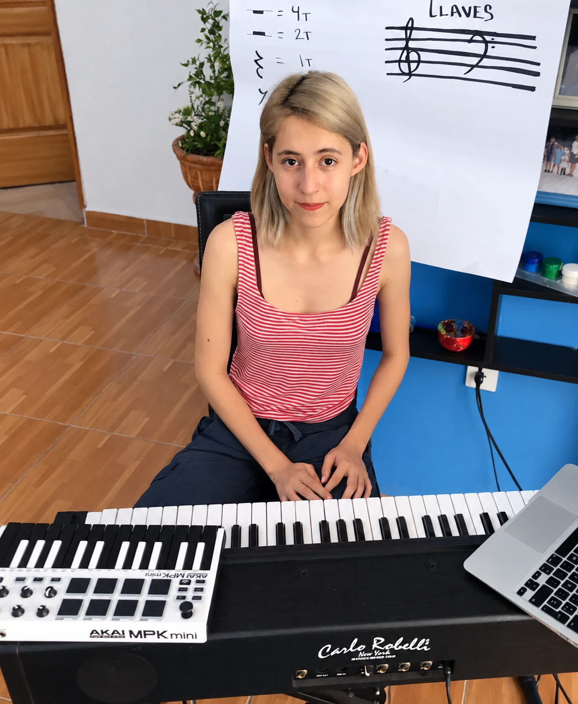 Retrato con teclado y pizarra musical