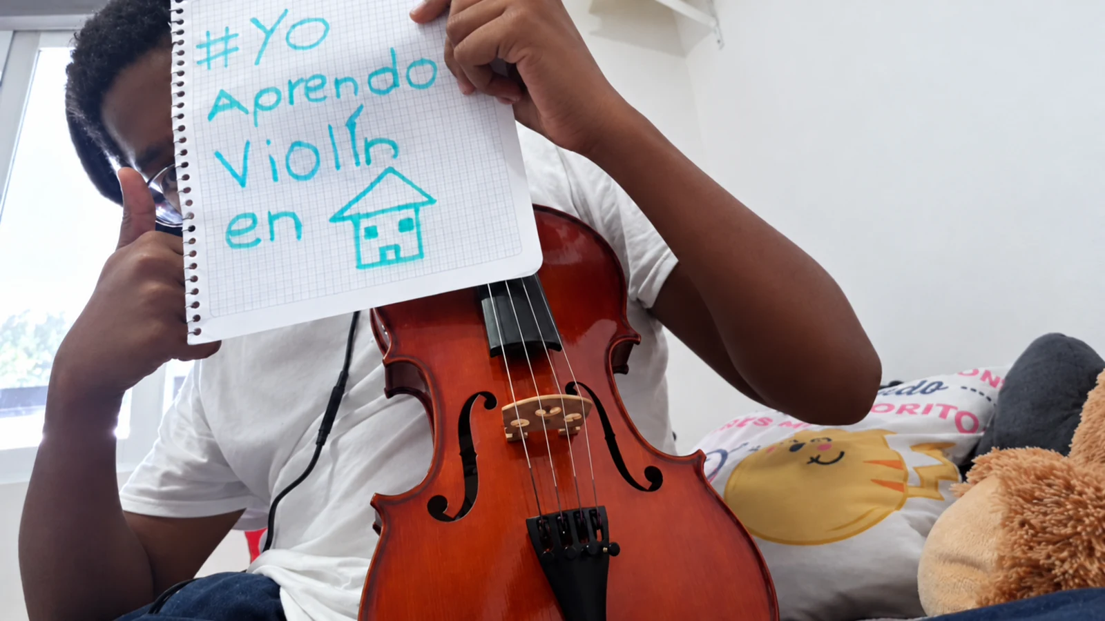 Violín en casa · cartel y pulgar arriba
