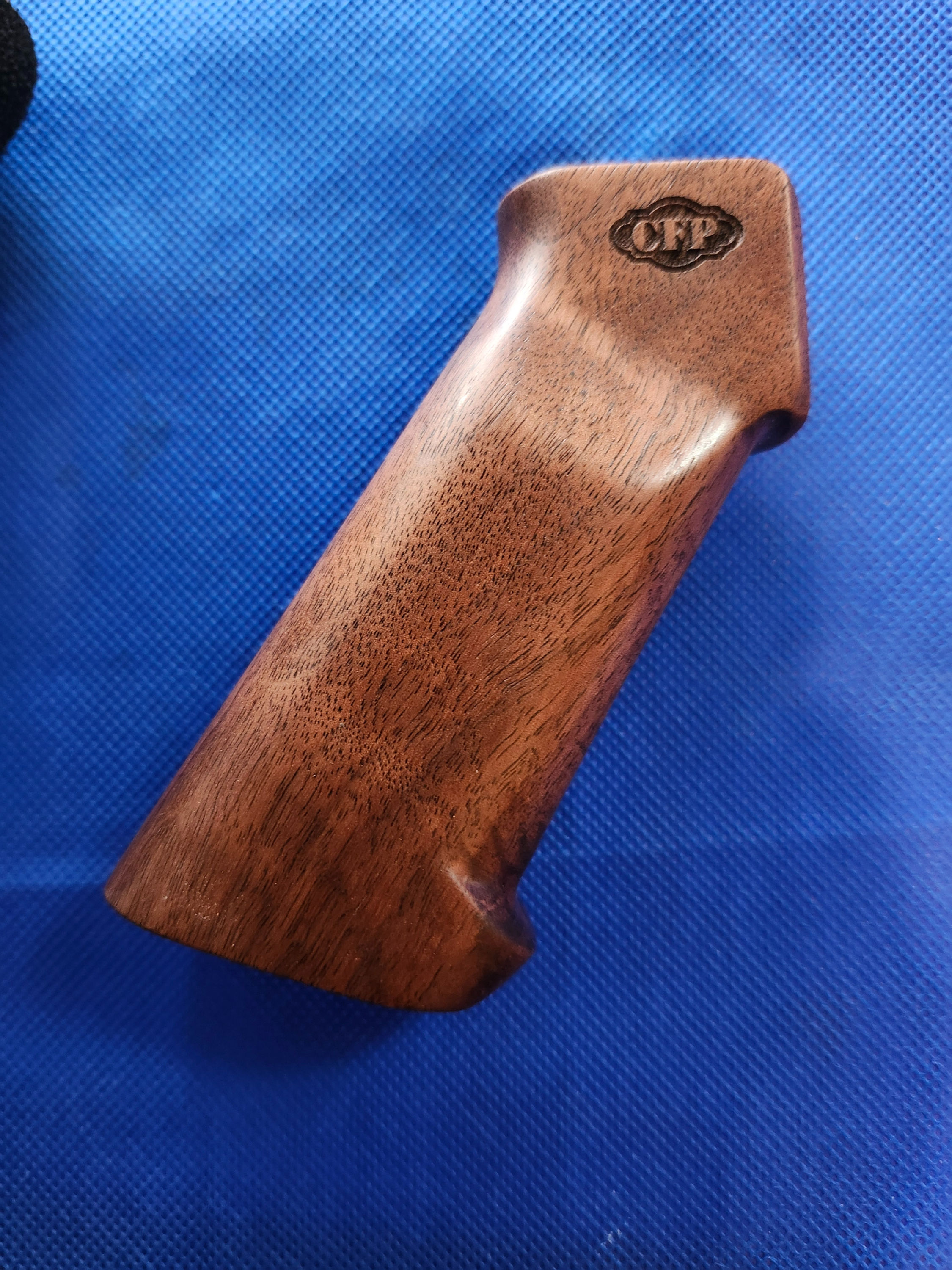 AR-15 - Pistol Grip - Walnut