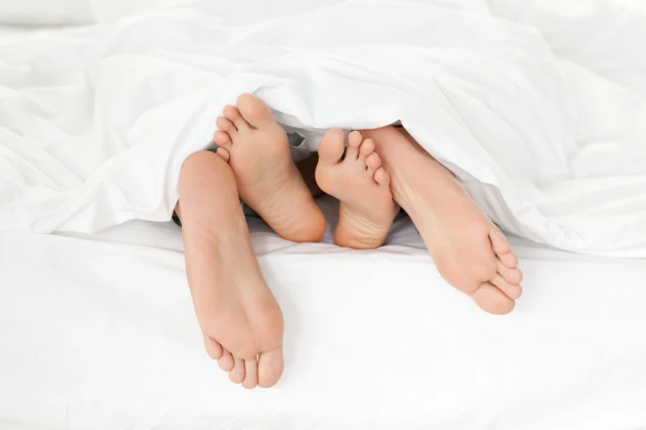 pieds sortant du lit.webp
