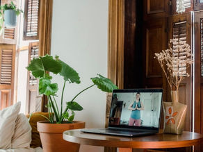 Zakaj je online joga tako velik trend