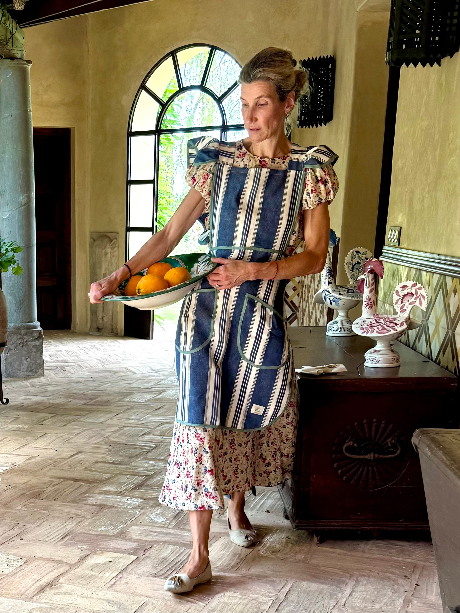 Full Frill Hosting Apron