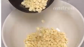 Ganache de chocolate blanco y queso crema // White chocolate and cream cheese ganache