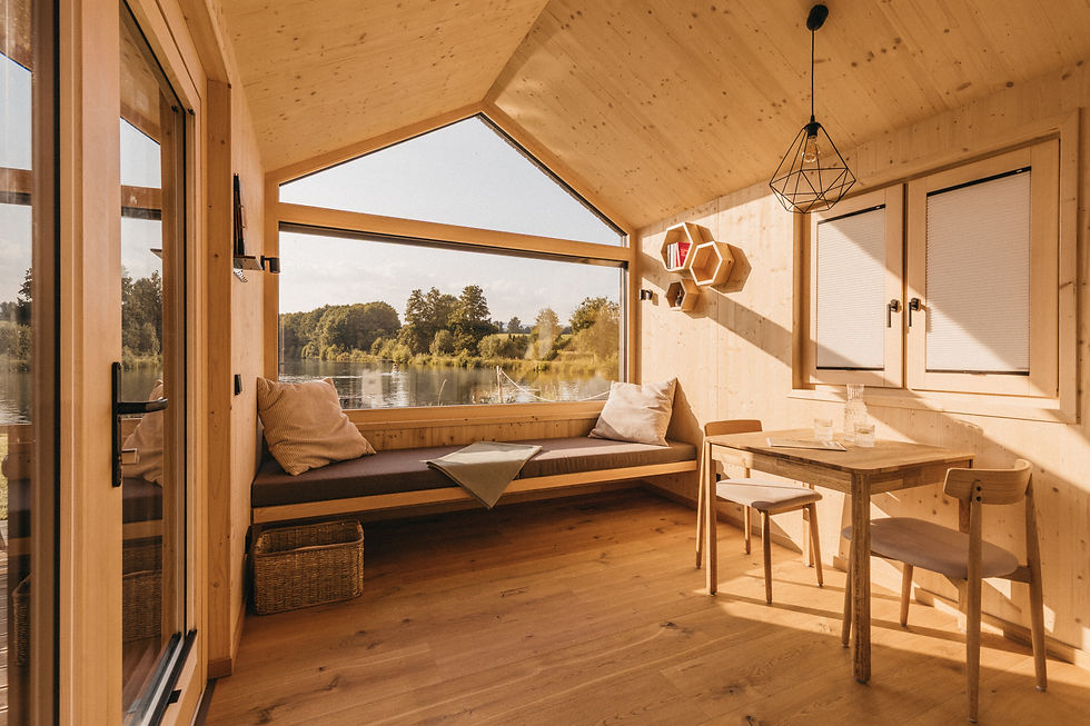 Panoramafenster der Cabin mit Blick af den See