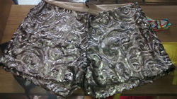 HB short trabalhado em lantejolas (2).jpg