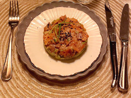 Zalmtartaar met avocado 