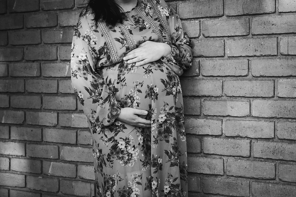 maternity lifestyle photoshoot melbourne - close up of pregnant belly