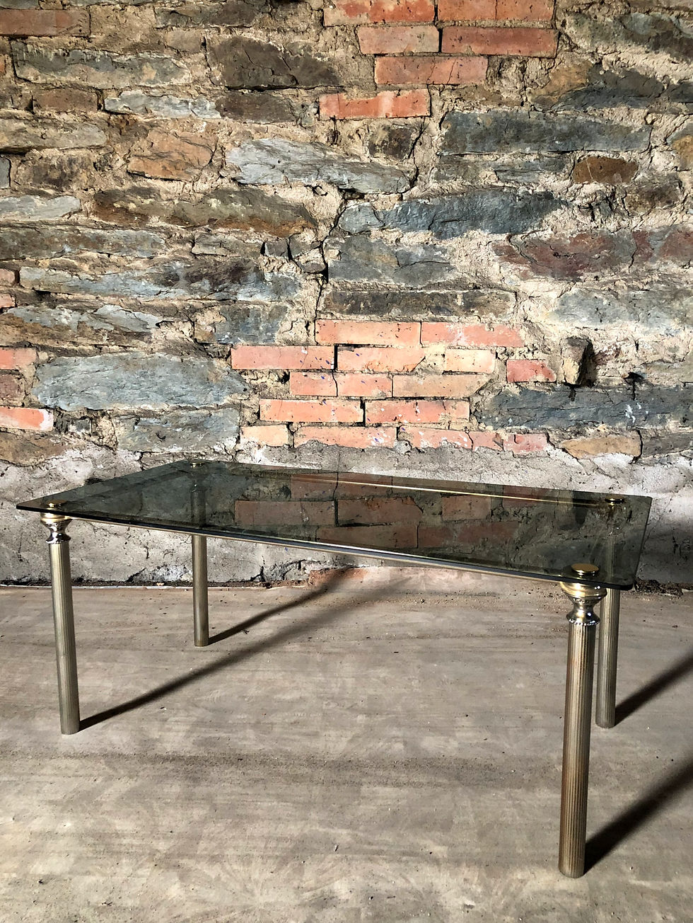 Table basse en verre et laiton