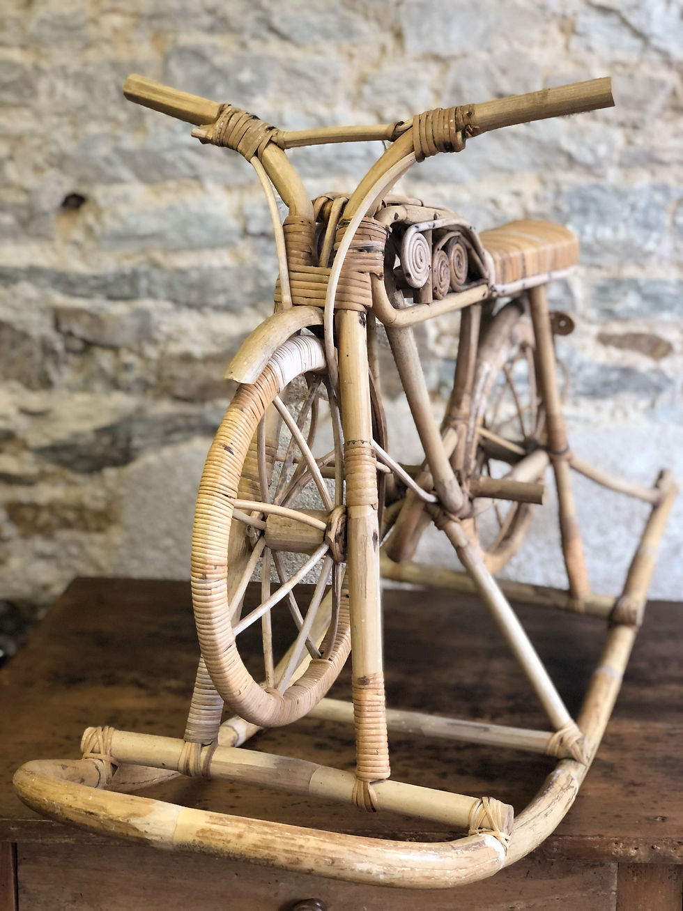 Moto à bascule en bambou