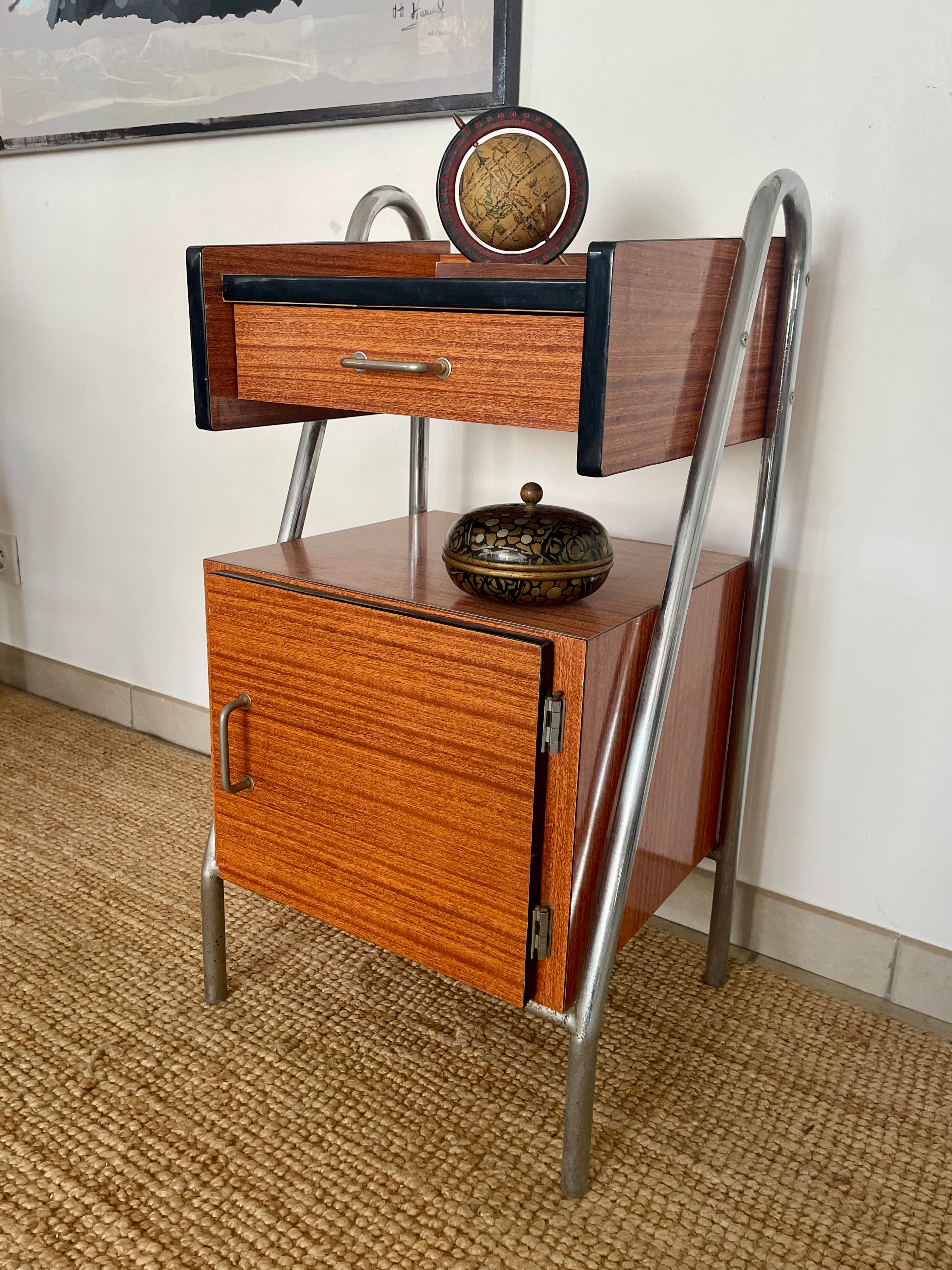 Chevet d'internat en formica