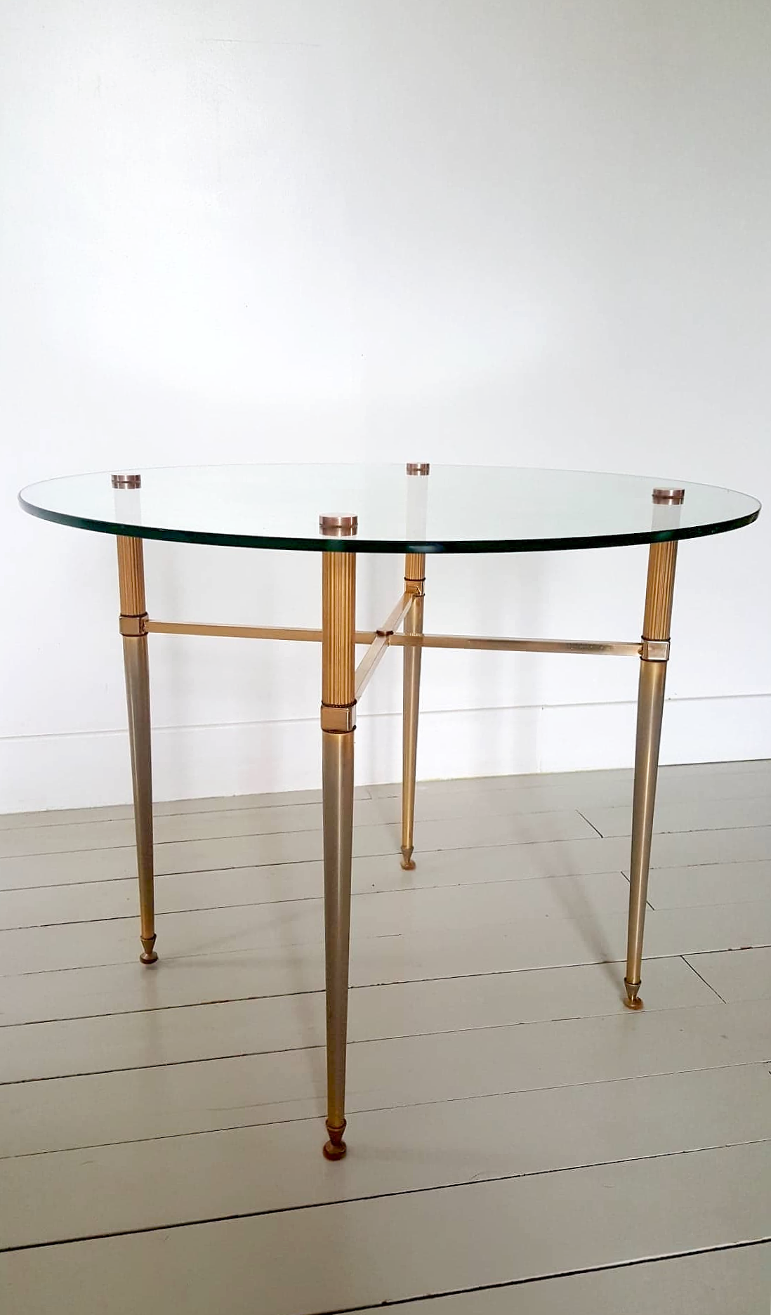 Table basse en verre et laiton