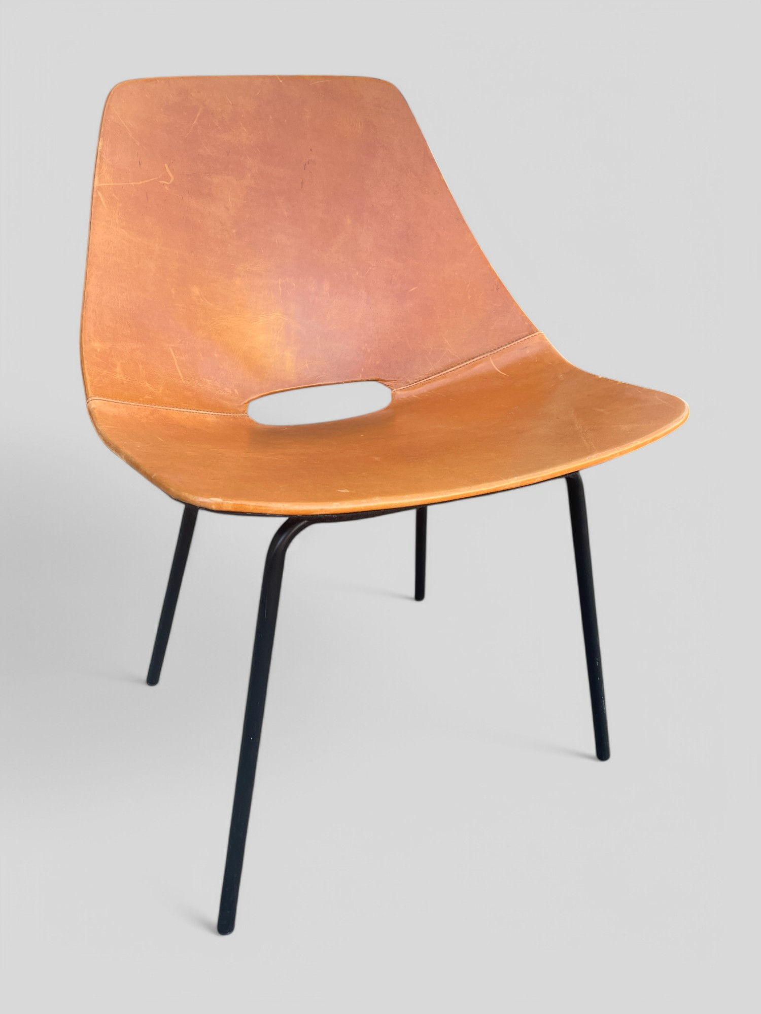 Chaise tonneau Pierre Guariche