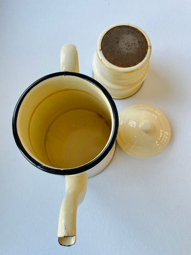 Cafetière ancienne ,en tôle émaillée - Arts de la table Cafetière ancienne ,en tôle émaillée - Arts de la table