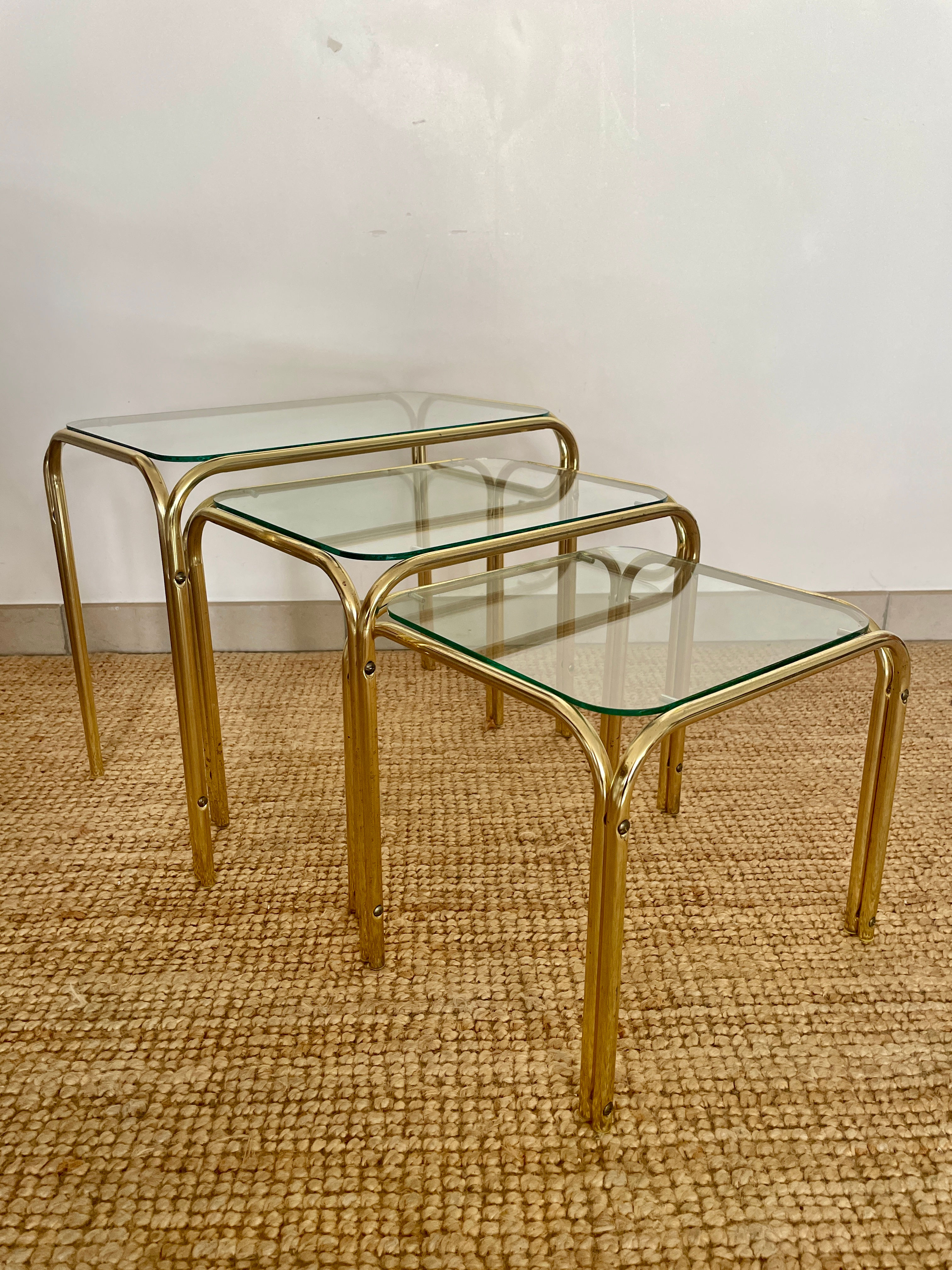 Trio de tables gigognes en verre