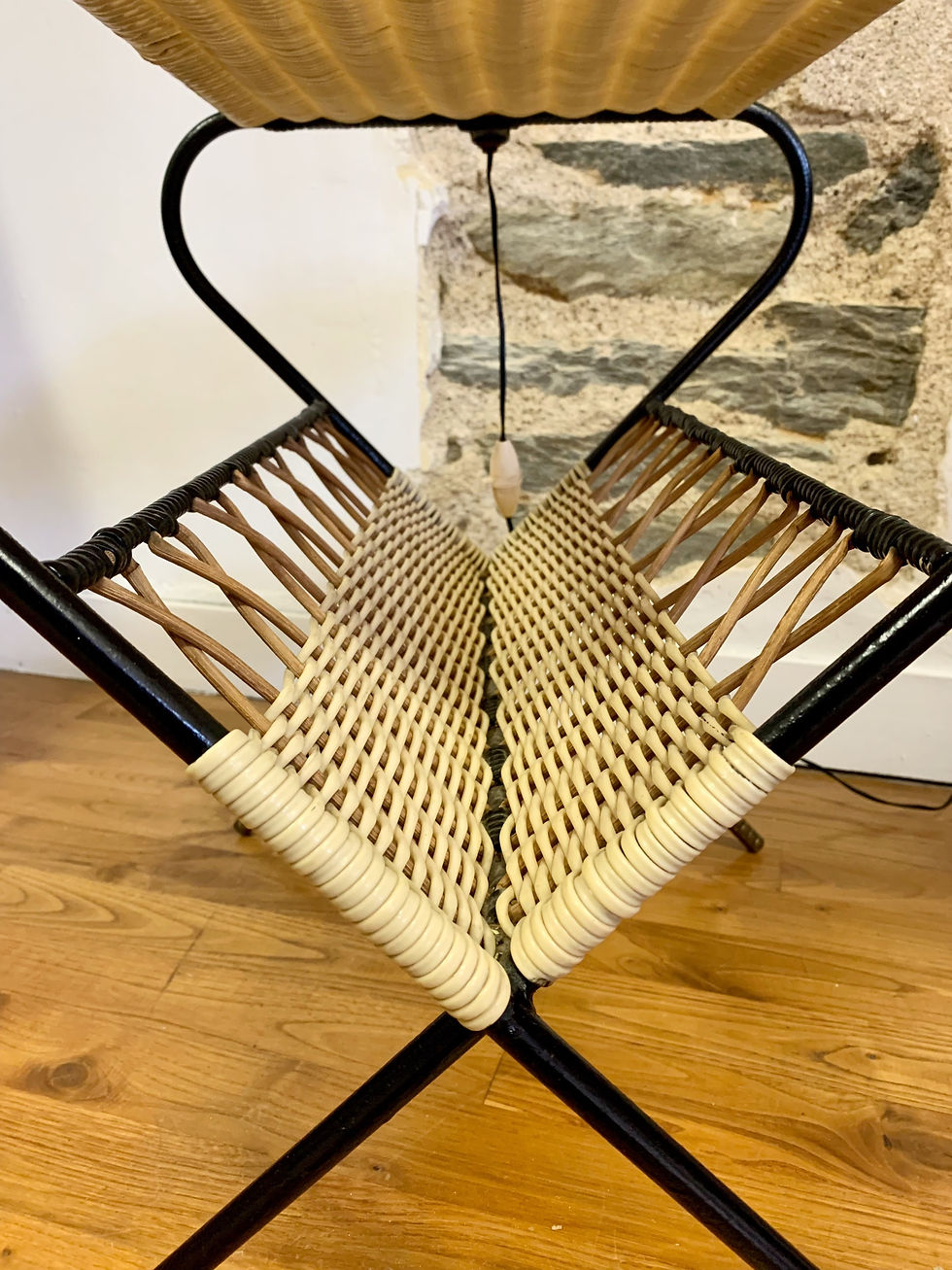 Miniature : Lampadaire liseuse porte-revues