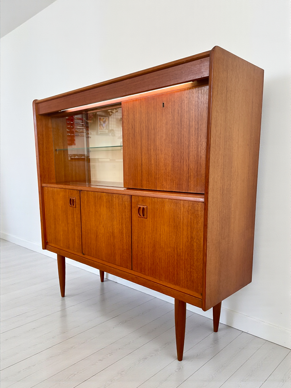 Miniature : Vitrine / Meuble bar vintage en teck