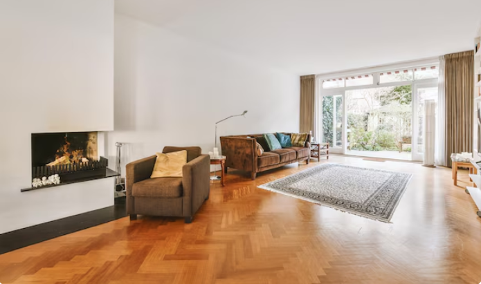 Best Ways to Clean an Area Rug on a Hardwood Floor Safely at Home