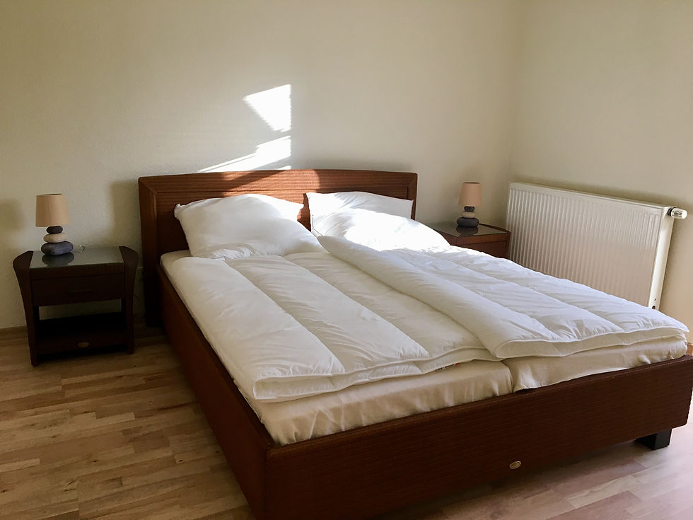 Schlafzimmer 1