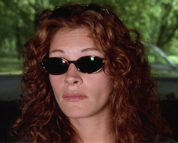 Julia Roberts wearing oval glasses