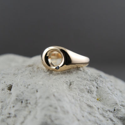 chevaliere-petit-doigt-auriculaire-or-rose-diamant-noir-melisime-bijoux.jpg