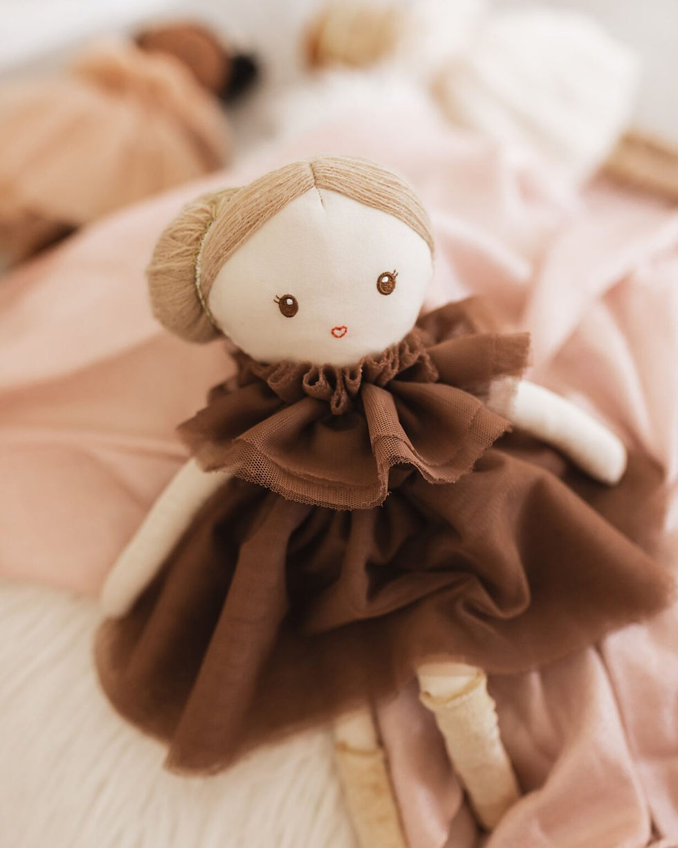 Thumbnail: Maggie Lu dollies