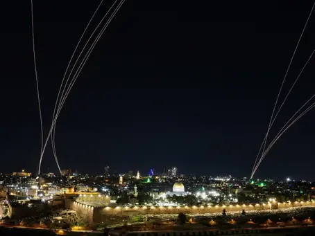 Escalada militar entre Israel e Irã amplia tensão regional e acende alerta global.