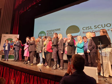 Teatro Ambra Jovinelli gremito: entusiasmo per i delegati Cisl Scuola in vista delle elezioni Rsu