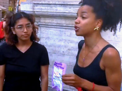 Il movimento Bruciamo Tutto ha protestato a Roma per i pochi Centri Antiviolenza: «Ne mancano almeno 220 in Italia»