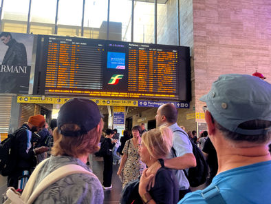 Roma-Genova, il treno parte in anticipo per non arrivare in ritardo: «Per garantire il collegamento». È polemica