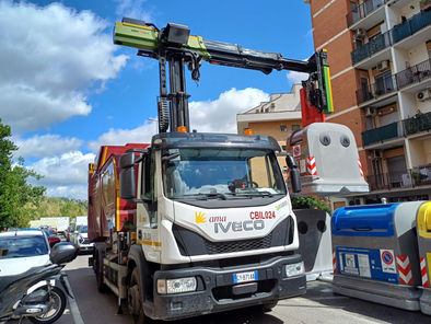 Alla Magliana sono arrivate le nuove campane stradali per la raccolta differenziata