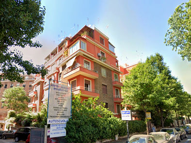 Donna cade dalla finestra di una casa d'appuntamenti in Prati: è grave. Fermato un 29enne